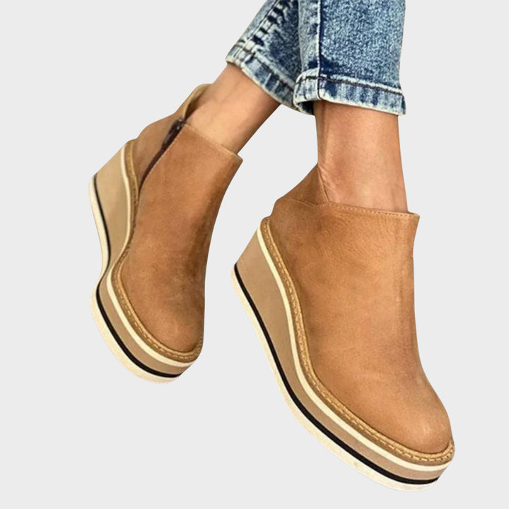 Edeltraud - Elegante Wildleder-Stiefelette