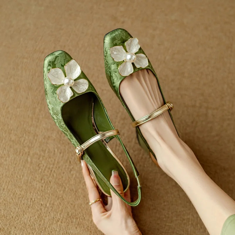 Mathilde – Mary-Jane-Schuhe mit Blüten-Applikation