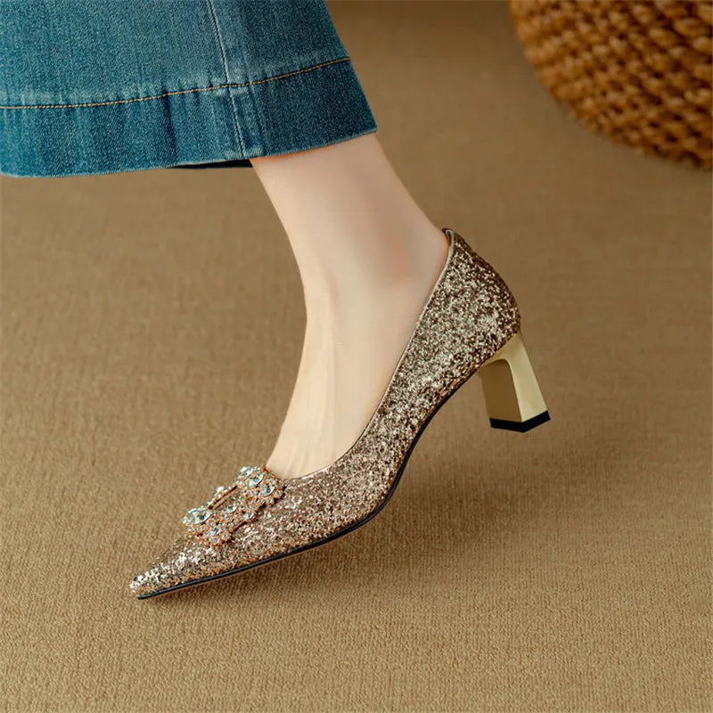 Theresa – Glitzer-Pumps mit Schmuckschnalle