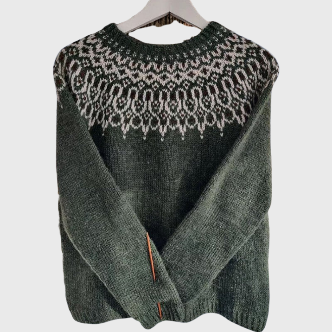 Winter Pine | Dunkelgrüner Pullover mit Schneeflocken-Muster