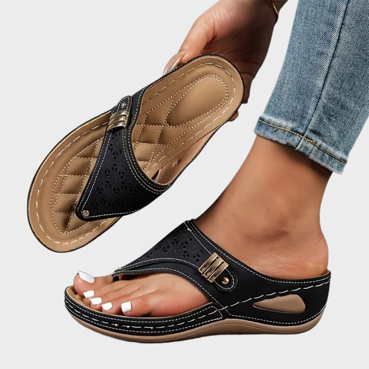 Ursula – Bequeme Zehensteg-Sandalen mit Keilabsatz