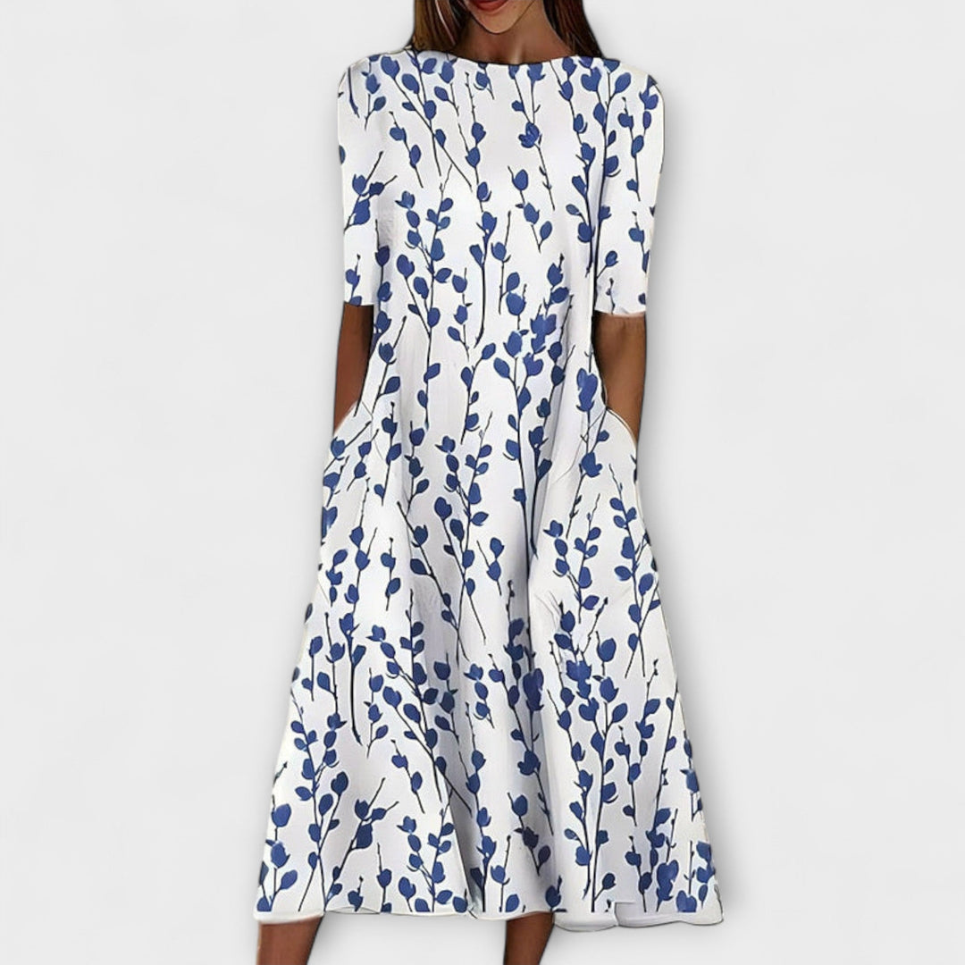 Adelina - Weisses Kleid mit blauem Blütenmuster