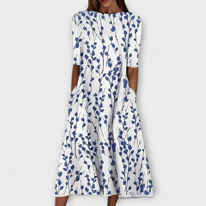 Adelina - Weisses Kleid mit blauem Blütenmuster