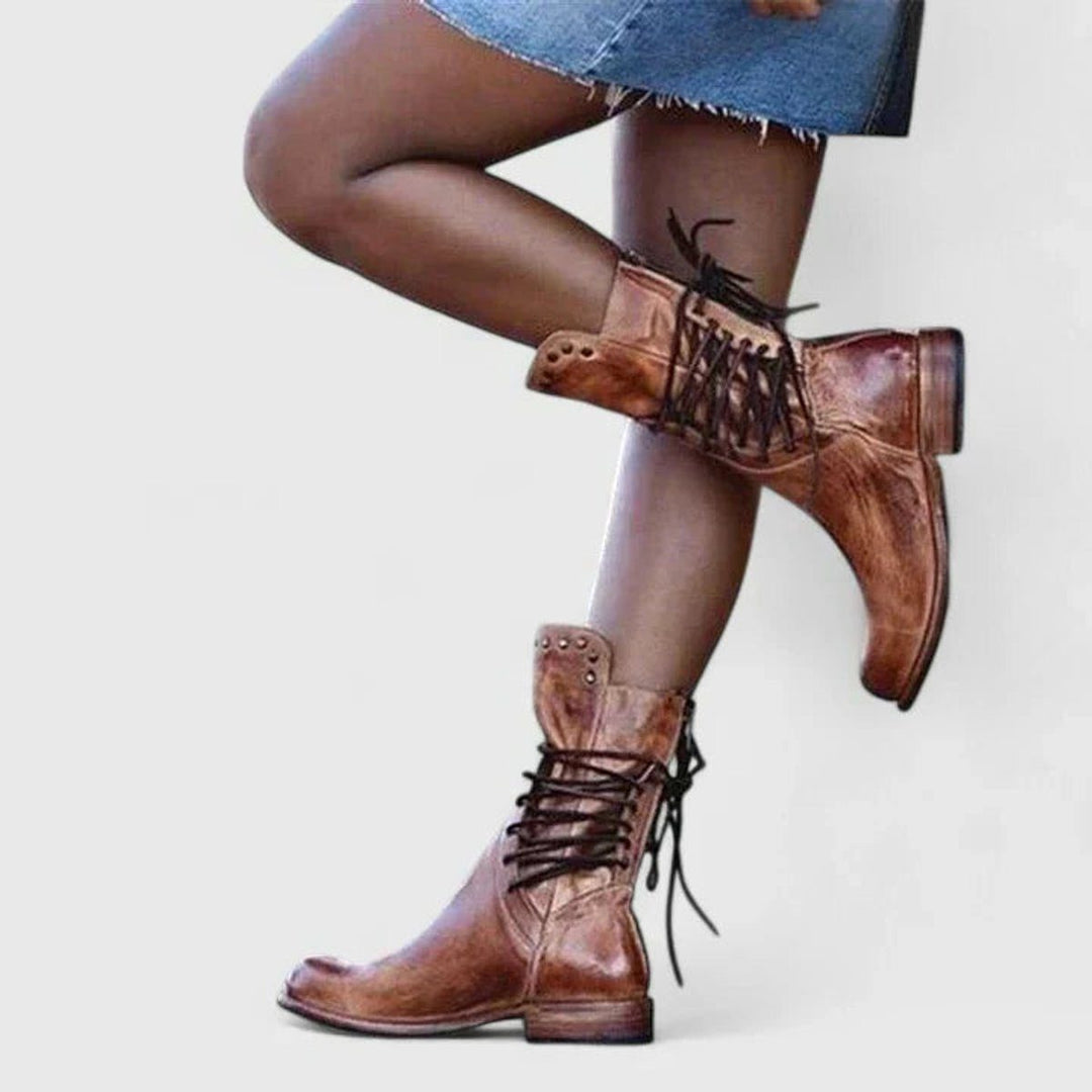 Bernadine | Kniehohe Schnürstiefel aus Leder mit Blockabsatz und Nieten für Damen