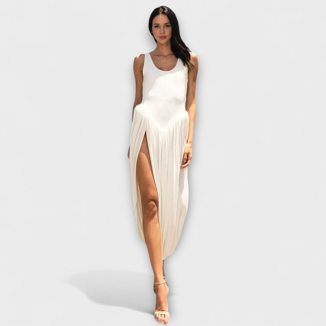 Drapiertes weisses Maxikleid mit Seitenschlitz