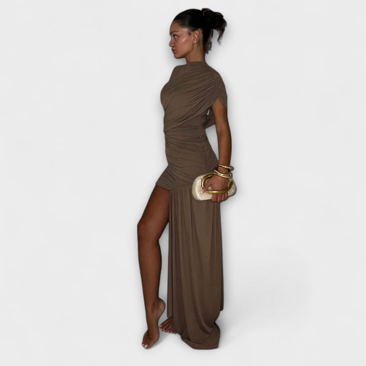 Lila - Braunes Plissee-Kleid mit Rundhalsausschnitt