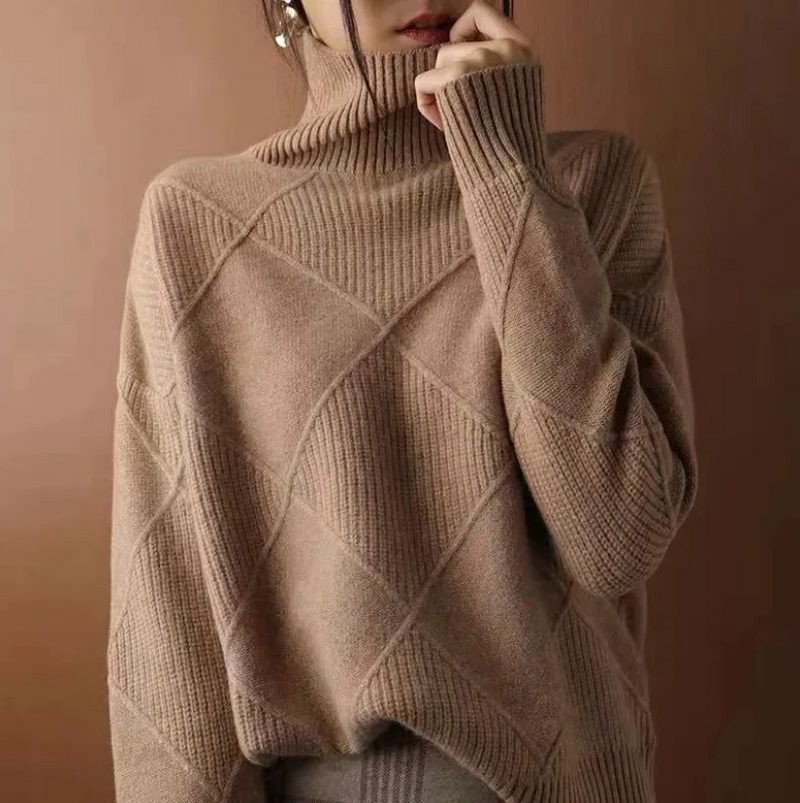Diana | Rippstrick-Rollkragenpullover mit geometrischem Muster für Damen