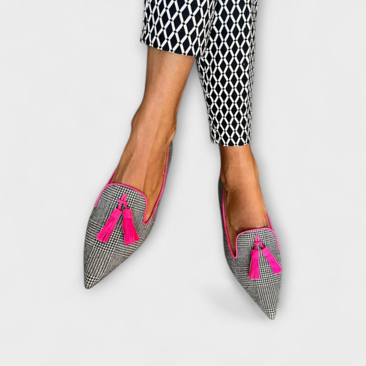Hildegund - Spitze Slipper im Karo-Muster