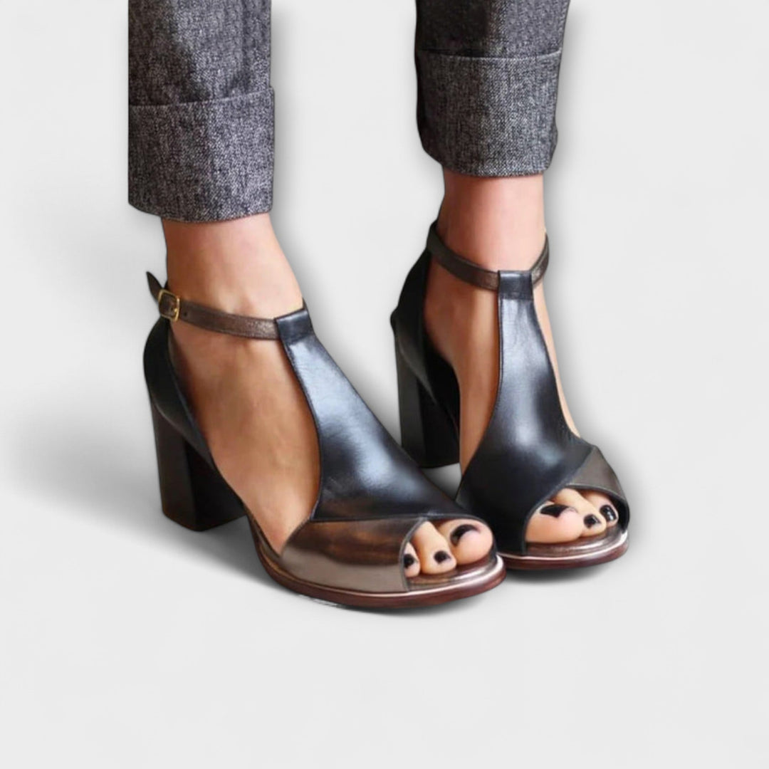 Kunigunde - Schwarze Peeptoe-Pumps