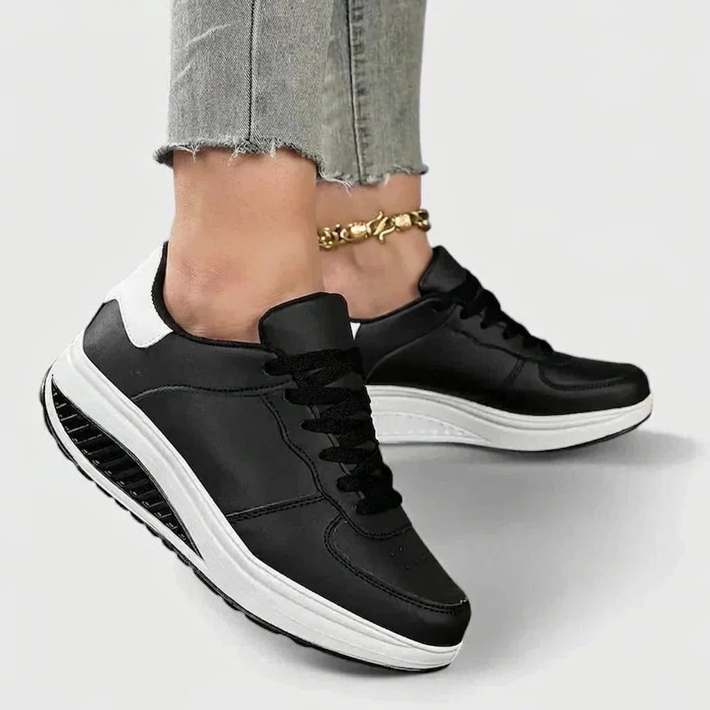Galilea | Minimalistische Plateau-Sneakers mit Schnürung und glattem Obermaterial für Damen