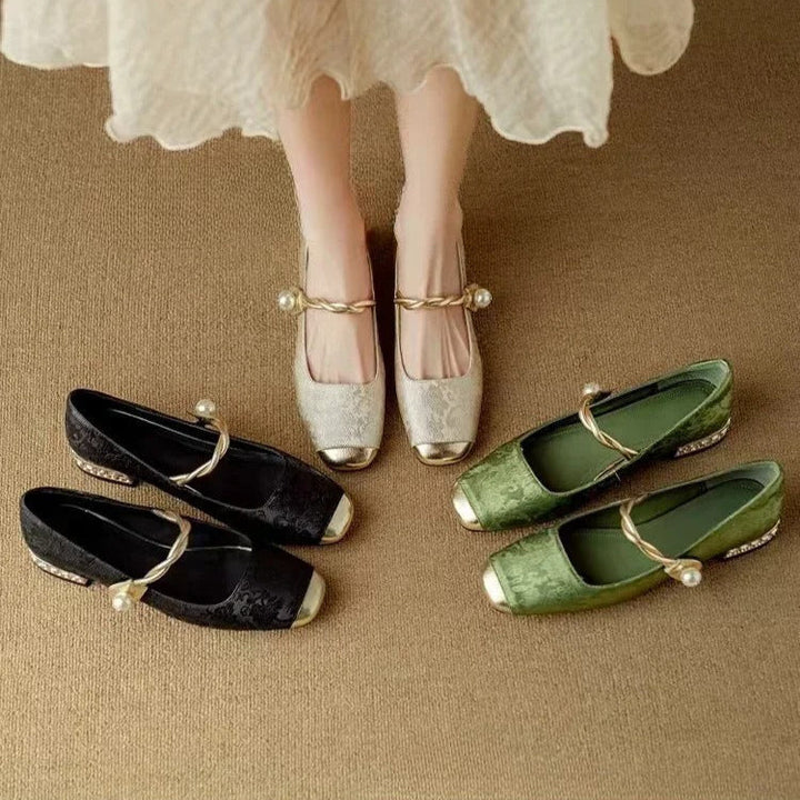 Frieda – Mary-Jane-Schuhe mit Metallkappe und Perlenschnalle