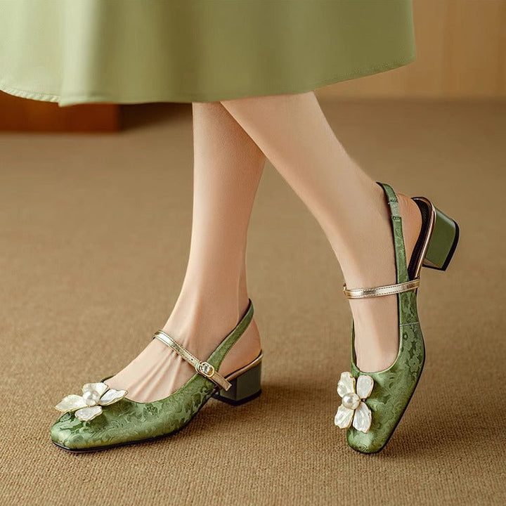 Mathilde – Mary-Jane-Schuhe mit Blüten-Applikation