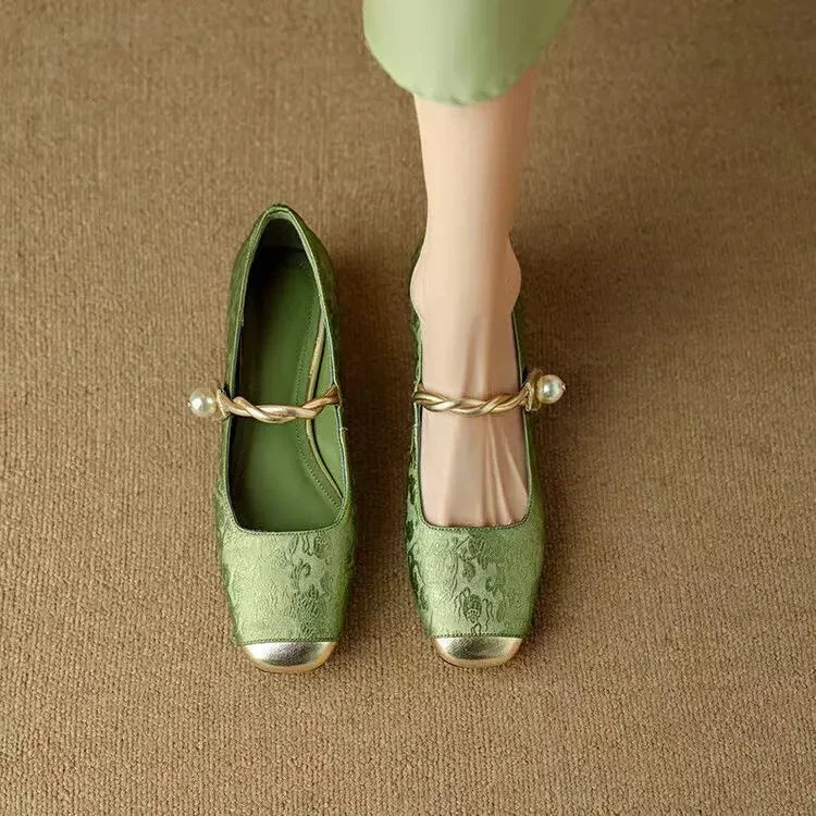 Frieda – Mary-Jane-Schuhe mit Metallkappe und Perlenschnalle
