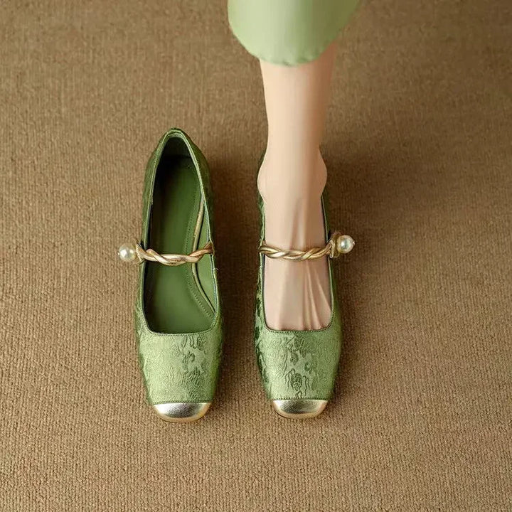 Frieda – Mary-Jane-Schuhe mit Metallkappe und Perlenschnalle