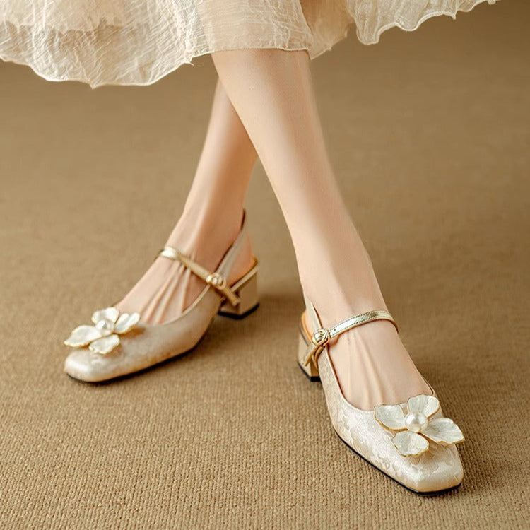 Mathilde – Mary-Jane-Schuhe mit Blüten-Applikation
