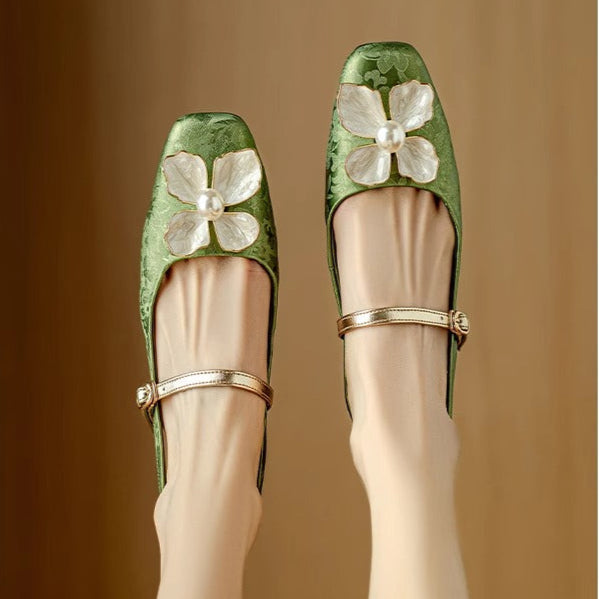 Mathilde – Mary-Jane-Schuhe mit Blüten-Applikation