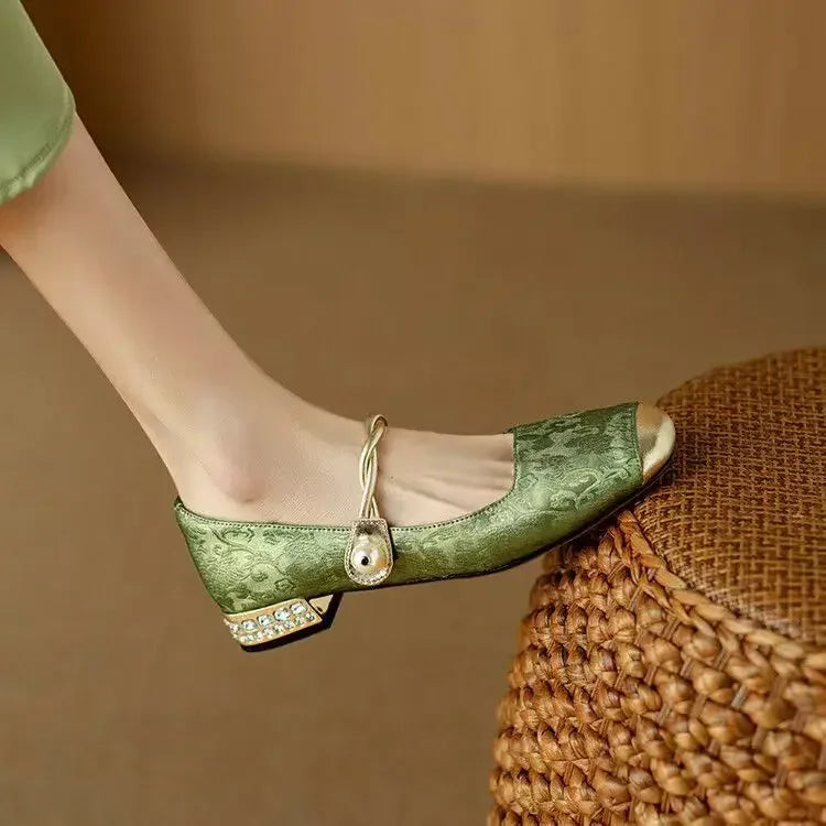 Frieda – Mary-Jane-Schuhe mit Metallkappe und Perlenschnalle