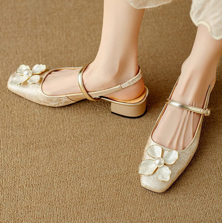 Mathilde – Mary-Jane-Schuhe mit Blüten-Applikation