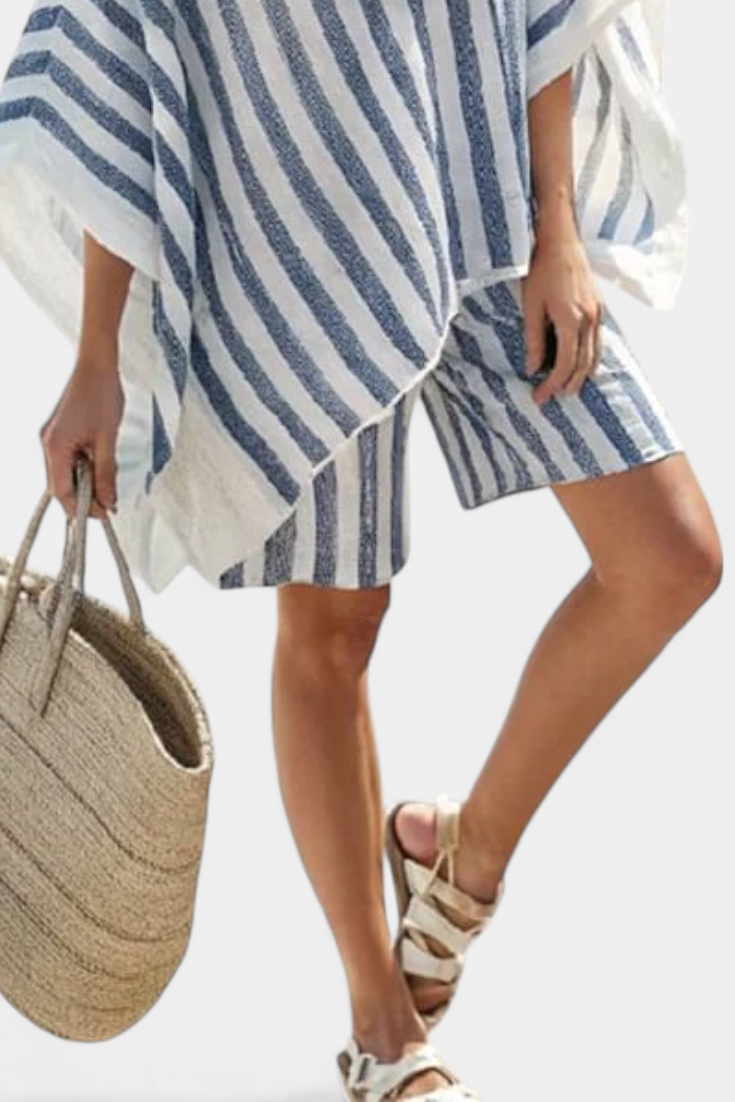 Salomé - Blau-weisses gestreiftes Set aus Bluse und Shorts
