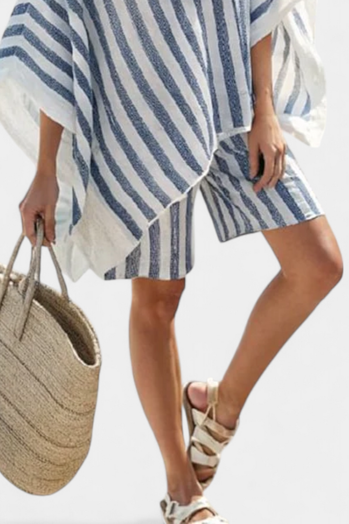 Salomé - Blau-weisses gestreiftes Set aus Bluse und Shorts