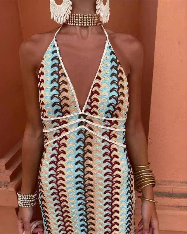 Iris | Damen-Neckholder-Maxikleid mit V-Ausschnitt und geometrischem Strickmuster für Hochzeitsgäste