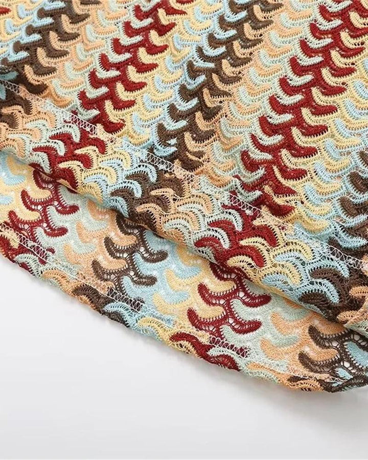 Iris | Damen-Neckholder-Maxikleid mit V-Ausschnitt und geometrischem Strickmuster für Hochzeitsgäste